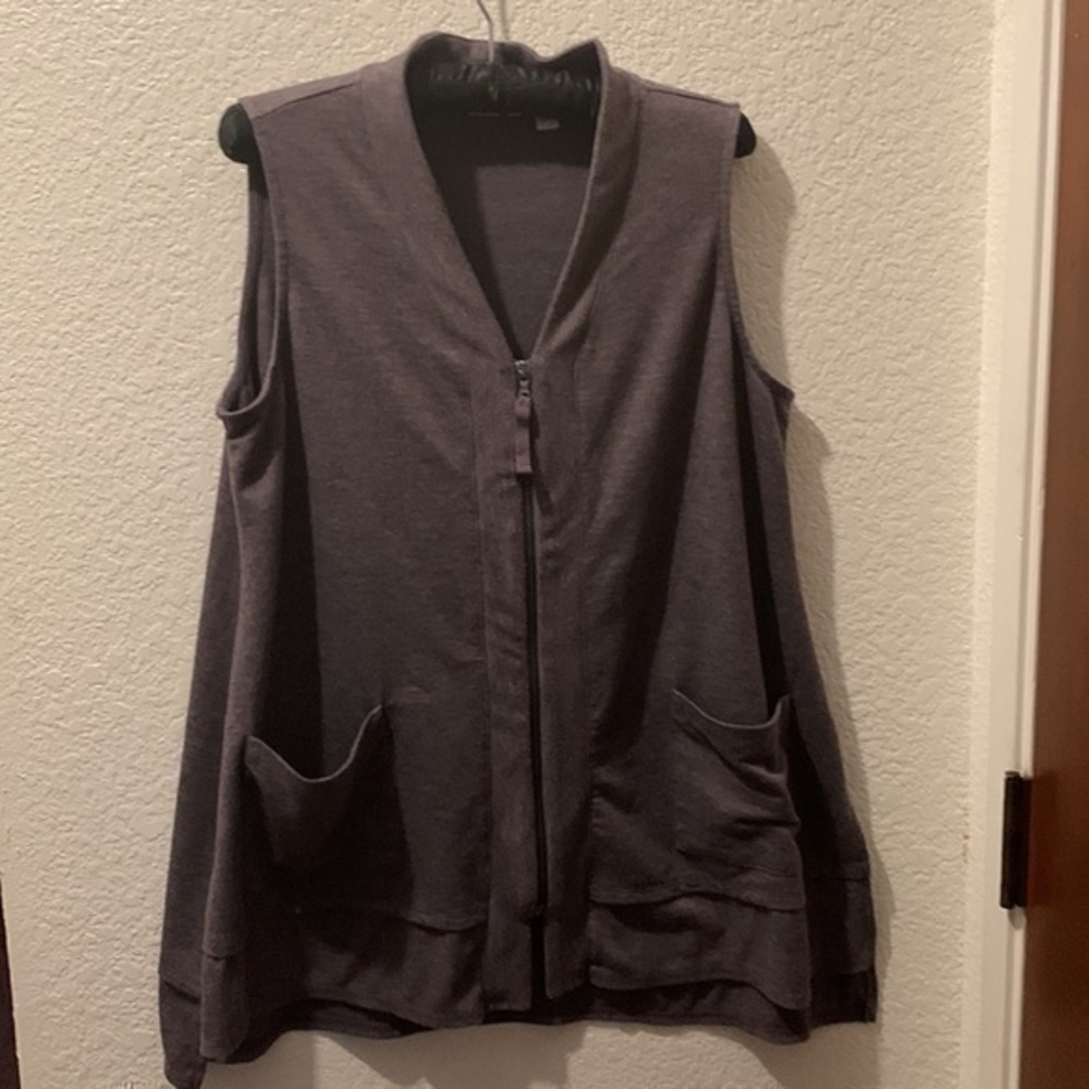 Logo lounge medium vest - Picture 2 of 8